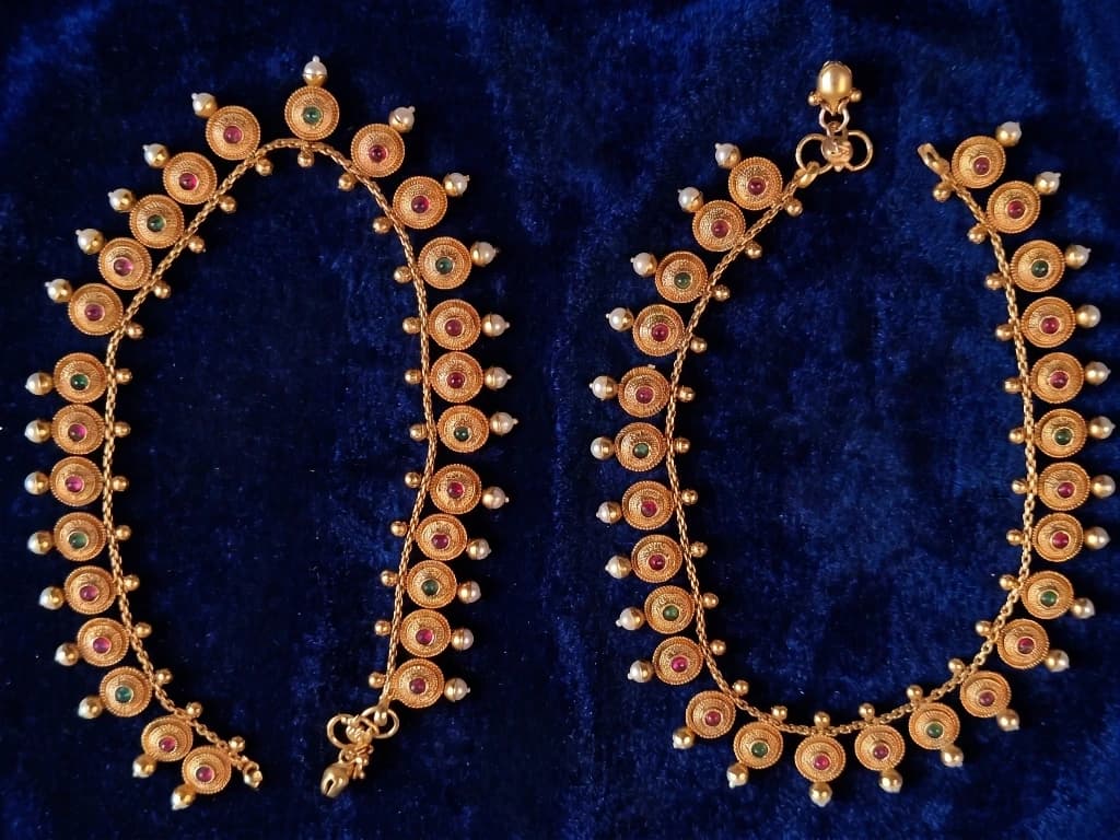 QDORA Gold Multi-Stone Pearl Traditional Payal image 2