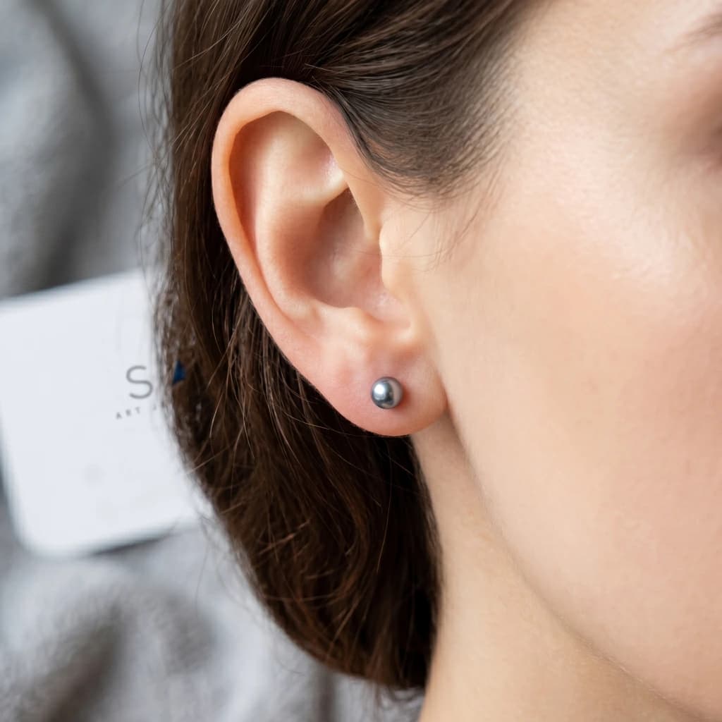 QDORA Grey Grey Pearl Ear Studs image 1